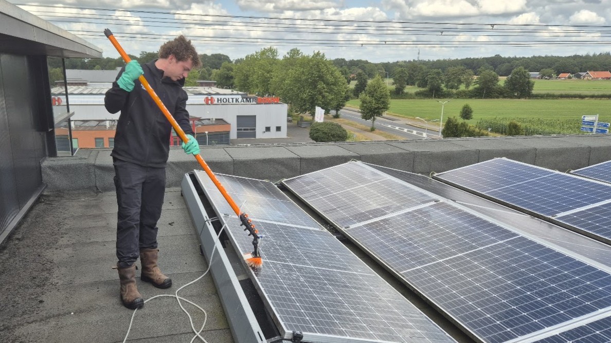 Zonnepanelen wassen