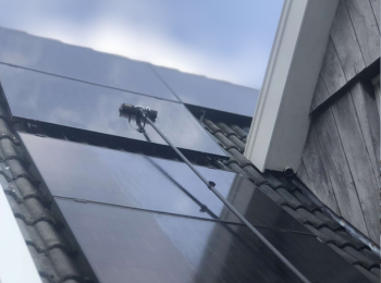 Zonnepanelen reiniging Vriezenveen